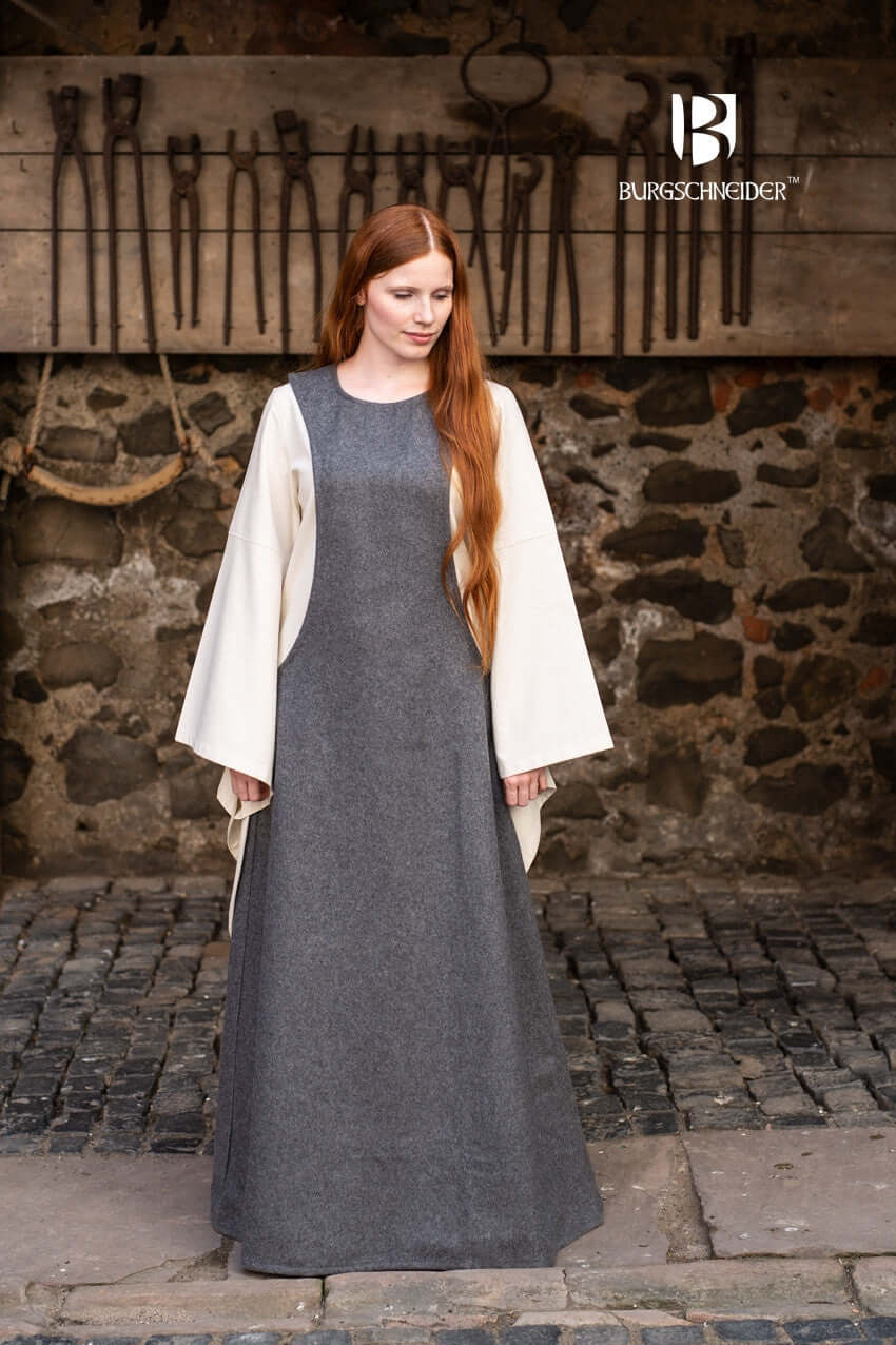 Wool Surcot Albrun - Image 8