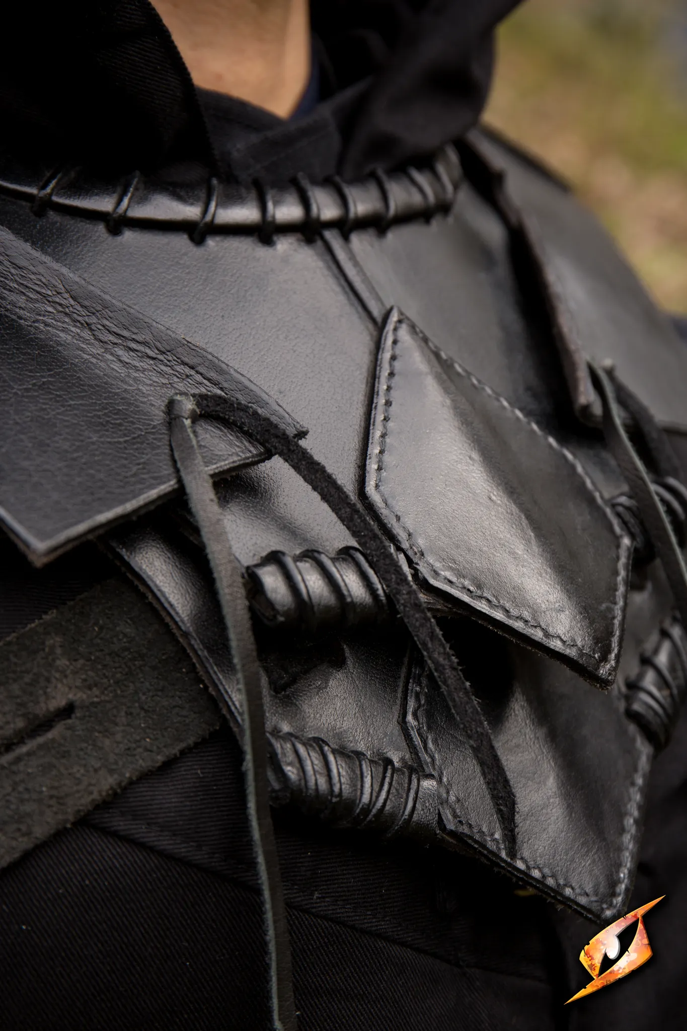 Dark Elf Gorget - Image 5