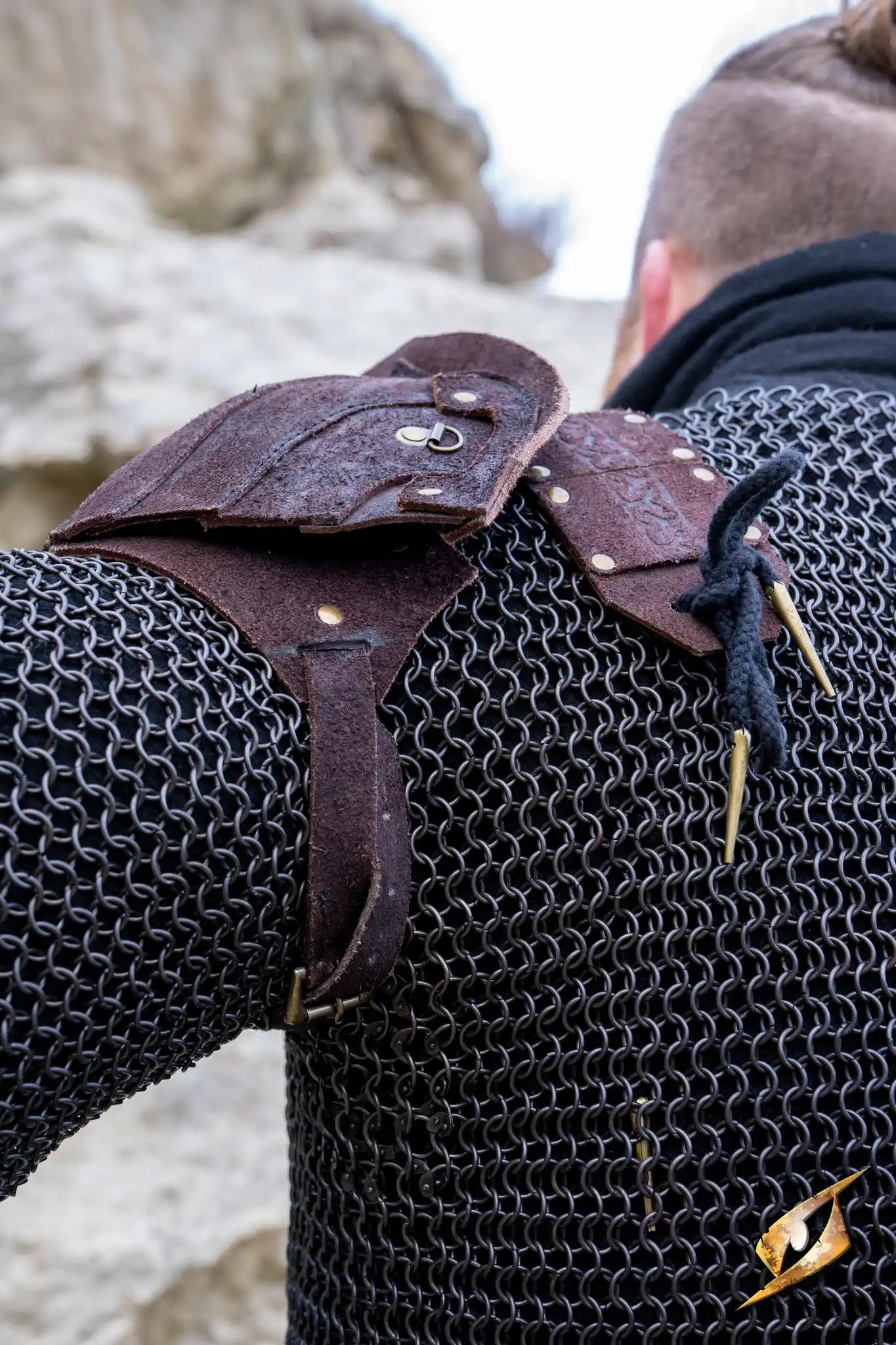 Woodsman Suede Shoulder Armour - Image 8