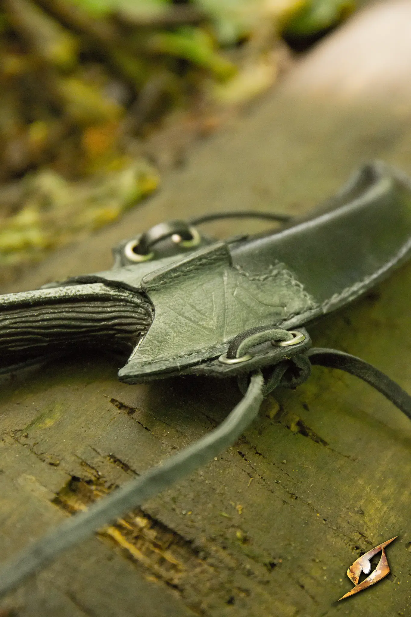 Dark Elven Throwing Knife & Holder - Image 6