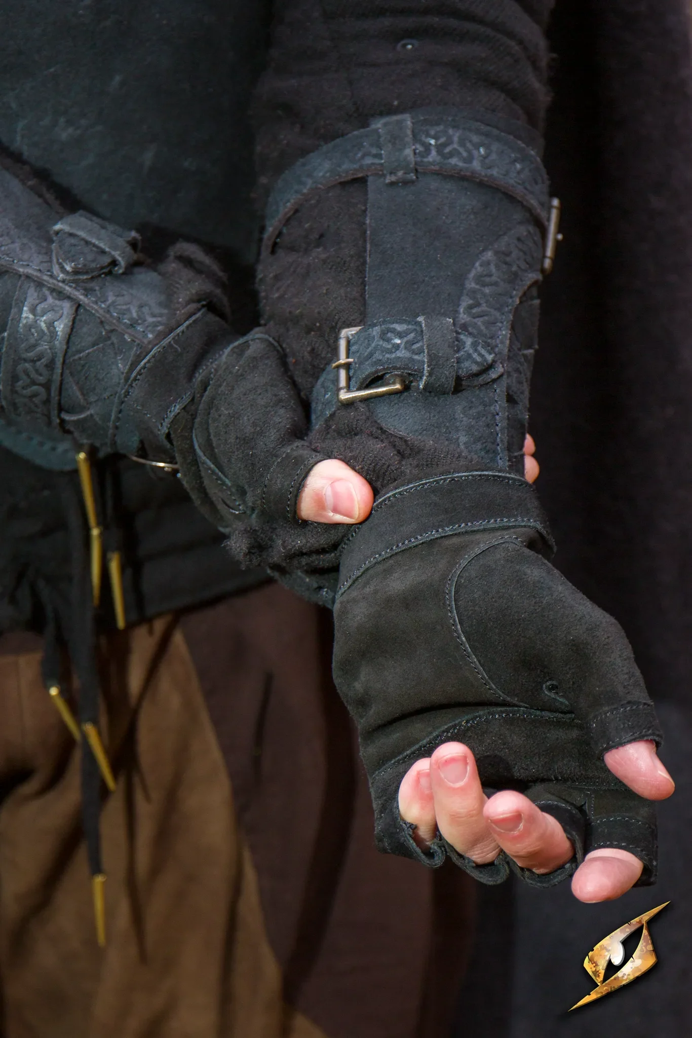 Ranger Bracers - Suede - Image 4